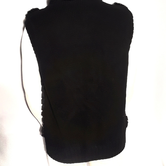 Roz & Ali Faux Fur Vest - Picture 4 of 9